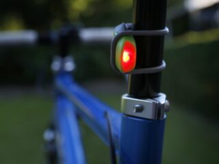 Alledaagse Vragen – Waarom heeft je fietslampje een knipperfunctie?