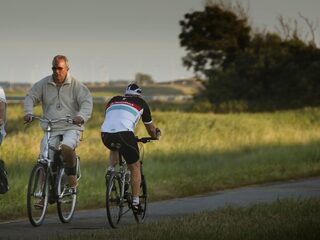 Stand.nl: 'Er moet een einde komen aan de chaos veroorzaakt door e-bikers en wielrenners'