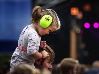 Gehoorschade: eigen verantwoordelijkheid of moet politiek ingrijpen?