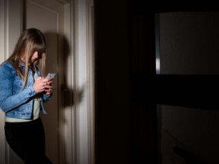 Zeventig procent van de jongeren vraagt geen hulp: 'Ga met ze in gesprek'