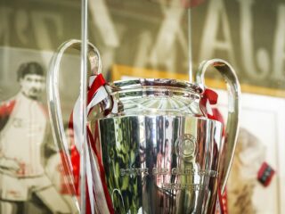 Hebben de rijkste voetbalclubs ook meer succes op het veld? 'Een zak geld kan geen doelpunt maken'