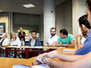 Oproep Vluchtelingenwerk aan kabinet: ‘Wees ruimhartiger met inburgeringsexamens’