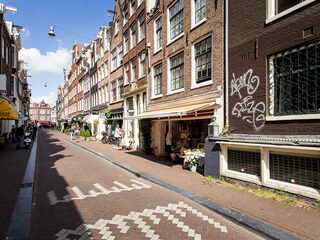 Per jaar overlijden 17 mensen door een val uit het raam, en deze campagne vraagt daar aandacht voor