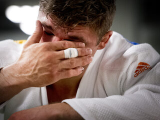 Huilcursus voor mannen: 'Je laat je schouders en buik hangen, dan kom je tot een emotie'