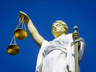 Stand.nl: 'Het gaat veel te ver om illegaliteit strafbaar te stellen'