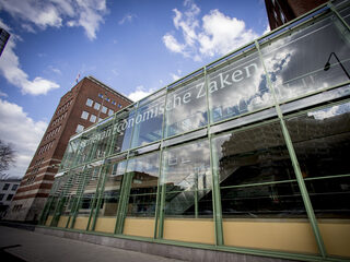 Oud-DNB president waarschuwt voor 'economisch spook' van Den Uyl