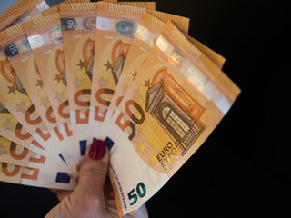 Moet de overheid iedereen compenseren voor stijgende kosten?