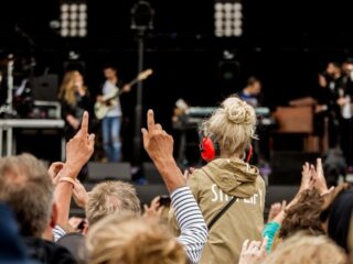 Stand.nl: 'We moeten gehoorschade serieuzer nemen'