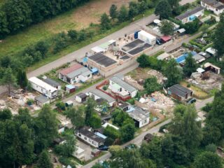 'Verantwoordelijkheid huisvesting arbeidsmigranten wordt over schutting gegooid'