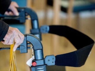 Onderzoek langdurige zorg: 'CIZ behandelde 7000 aanvragen onvolledig of onjuist'