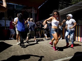 Wat betekent het grootse multiculturele Kwaku Festival voor de gemeenschap in Amsterdam Zuidoost?