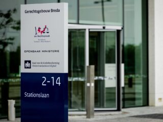 Gezinshereniging asielzoekers uitstellen is onwettig: 'Voor een jurist is dit kraakhelder'