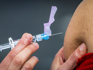 'Obsceen dat farmaceuten zoveel verdienen aan vaccins'