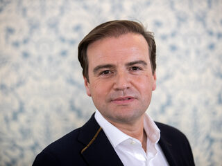 Malik Azmani: Geen Europees herstelgeld voor 'Poolse boeven met befje'