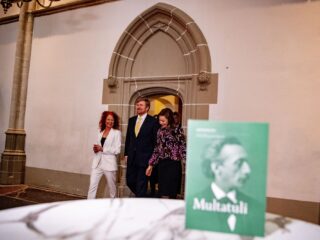 Multatuli opnieuw populairst, meer vrouwen in nieuwe literaire canon