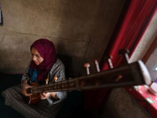 In Kasjmir volgt de Indiase staat je op de voet: ‘Zelfs tot in je kledingkast’