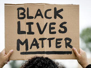 Een jaar Black Lives Matter: 'Voer het gesprek, maar maak elkaar niet af'
