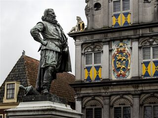 Discussie in Hoorn: kan het beeld van de omstreden Jan Pieterszoon Coen blijven staan?