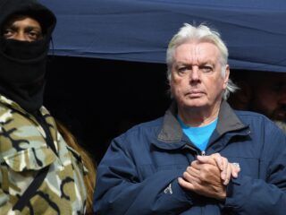 Dit is het 'reptielen-complot' van David Icke: 'Een geheime kaste van wezens die macht proberen uit te oefenen’