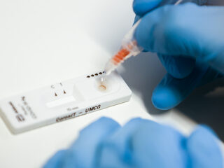 Nieuw testadvies bij milde klachten: 'Zelftesten doen het beter'