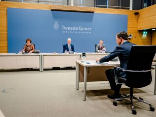 Stand.nl: 'Er moet zo snel mogelijk een parlementaire enquête corona komen'