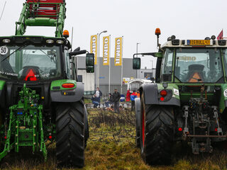 Boeren weer de straat op, landbouw verder in het nauw
