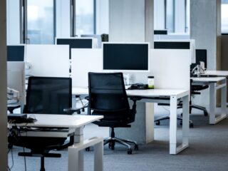 Alledaagse Vragen – Ga je beter werken van flexplekken?