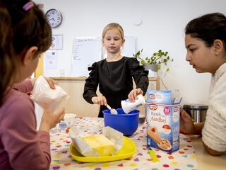 Crisis in de kinderopvang: 'Ik zie de paniek bij jonge ouders op de werkvloer als het vijf uur wordt'