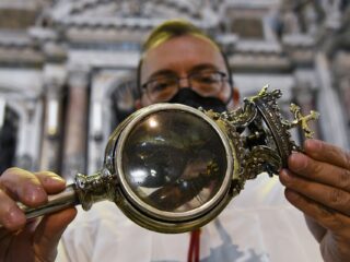 Heilig bloed voorspelt onheil in Napels