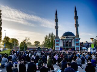 Onder jongeren neemt geloof juist toe, voor moslims is hun geloof een 'geuzenreligie'