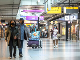 Vliegverbod opgeheven, zorgen over handhaving quarantaineplicht