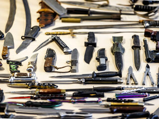 Duizenden wapens ingezameld bij actie: 'Jongeren kiezen steeds vaker voor het snelle geld en daar horen wapens bij'