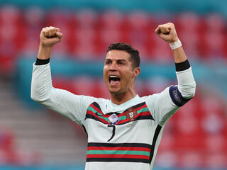 Ronaldo schuift cola opzij, maar: 'Exit Coca-Cola zou ramp zijn voor het voetbal'