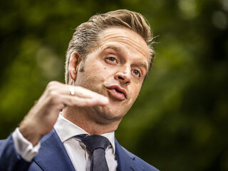 Hugo de Jonge: 'Iedereen testen na vakantie'