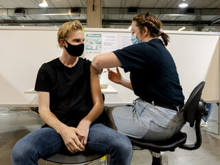 Janssen-vaccin beschermt minder tegen deltavariant, jongeren voelen zich 'een beetje genaaid'