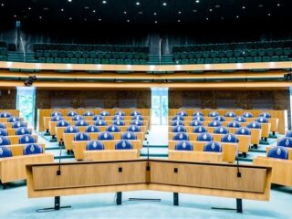 Stand.nl: 'De druk op politici moet omlaag'