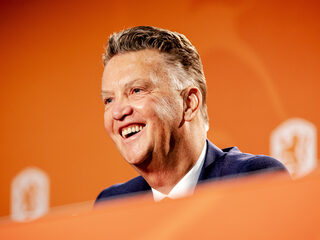 Louis van Gaal nieuwe bondscoach van Nederland: 'Wie zou het anders moeten doen, aldus Van Gaal'