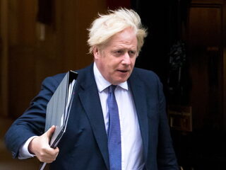 Frankrijk laat recordaantal vluchtelingen door naar Engeland ondanks afspraken