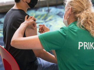 'Wacht met verder versoepelen tot het onderwijs opengaat'