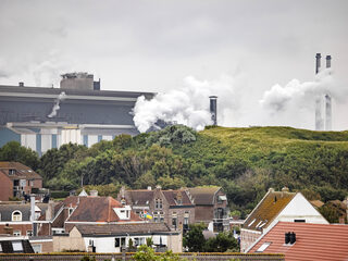 Burgemeester over vervuiling Tata Steel: 'Het is shit en het blijft nog even shit'