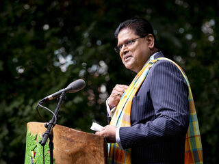 President Suriname: excuses slavernijverleden van Amsterdam zeer goed ontvangen