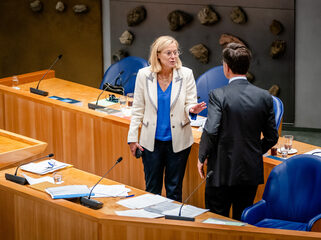 Tweede Kamer kritisch over chaotische evacuatie uit Afghanistan: 'Het kabinet heeft gefaald'