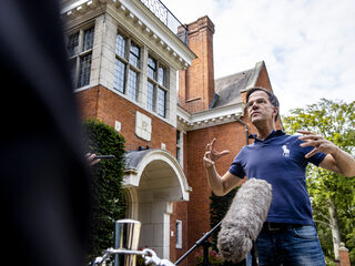 Vertrouwen van Nederlanders in de politiek is 'totaal weg'