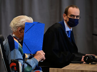 100-jarige nazi voor de rechter: 'Dood verjaart niet, niemand is te oud voor een rechtszaak'