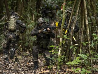 Vredesonderhandelaar Fleur Ravensbergen: 'Traditionele vredesonderhandelingen werken niet meer'