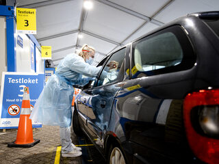 GGD schaalt testcapaciteit op: 'Overvallen door explosieve groei aantal besmettingen'