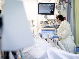 Voorzitter Intensive Care-artsen maakt zich zorgen over afschaffen coronamaatregelen