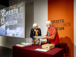 Archief Joodse verzetsvrouw overhandigd aan Verzetsmuseum Amsterdam