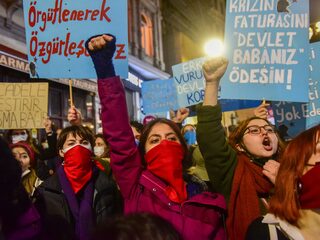 Turkse politie beëindigt protest tegen geweld tegen vrouwen: 'Kritiek op regering wordt niet getolereerd'