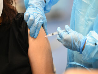 OMT-lid De Jong: Vaccinatieplicht tijdelijk wel proportioneel